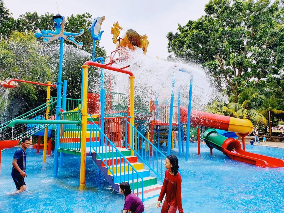 Malacca Top Largest Waterpark Resort - By YouBNB Homestay Melaka Exterior foto