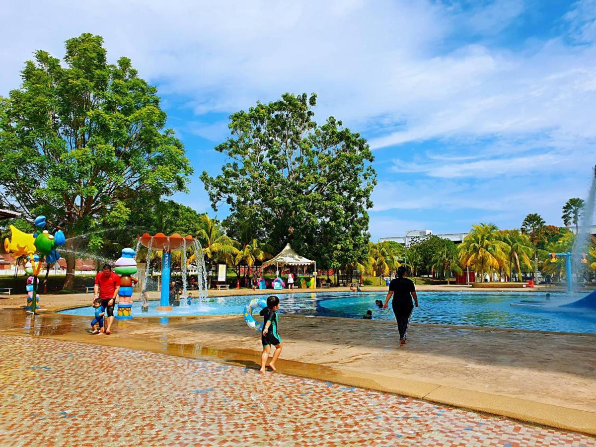 Malacca Top Largest Waterpark Resort - By YouBNB Homestay Melaka Exterior foto